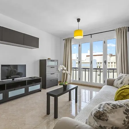 Homely Lanzarote Apartment *